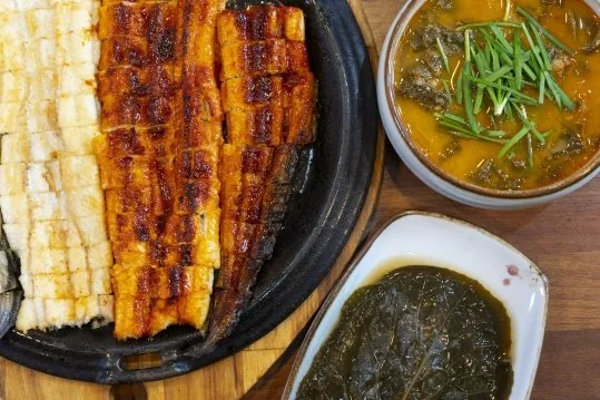 가까이 본 소금구이·양념구이와 장어탕