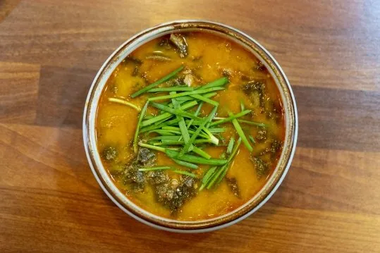 위에서 본 장어탕 한 그릇